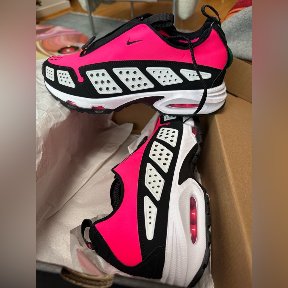 Hot pink, black and white Nike Air Max Women 9.5